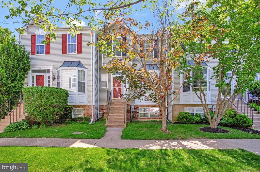 2412 SANDWICH COURT