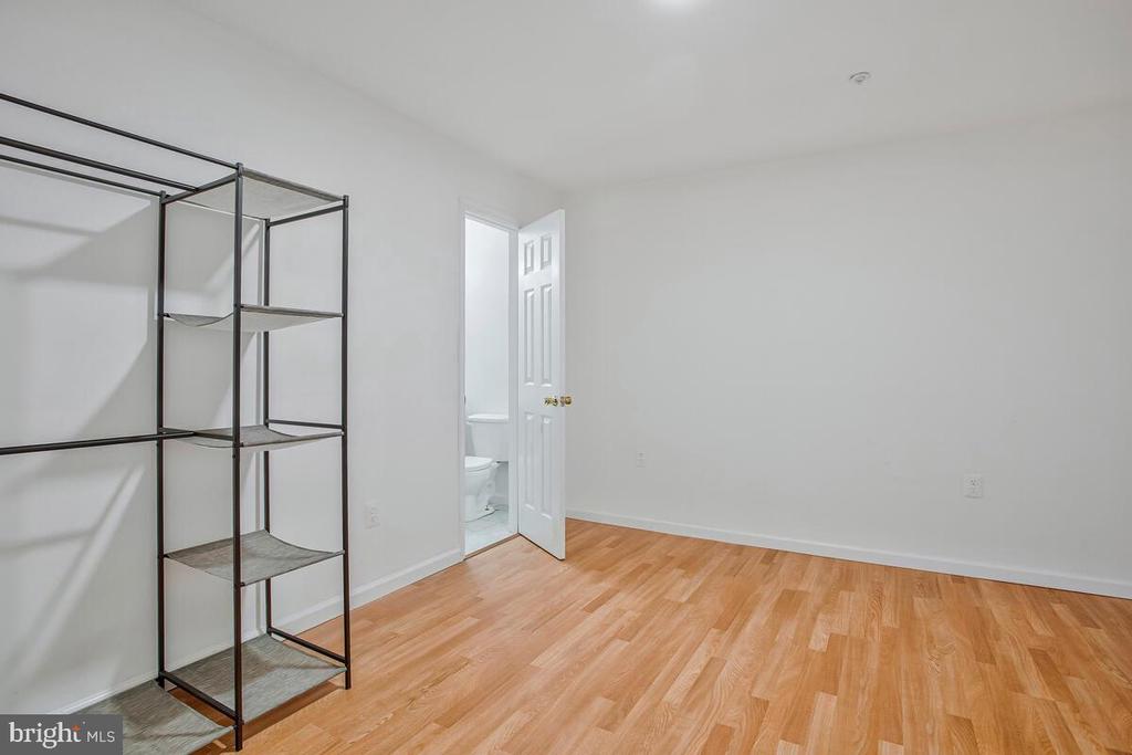 2412 SANDWICH COURT