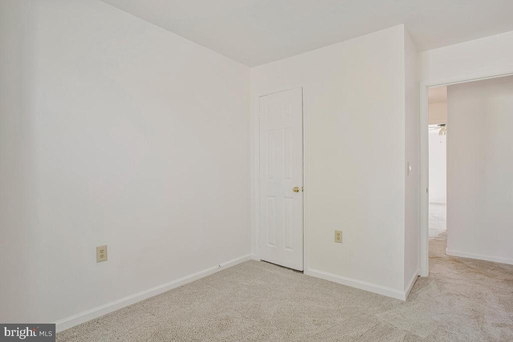 2412 SANDWICH COURT