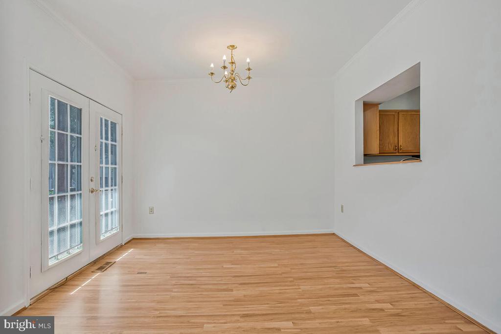 2412 SANDWICH COURT