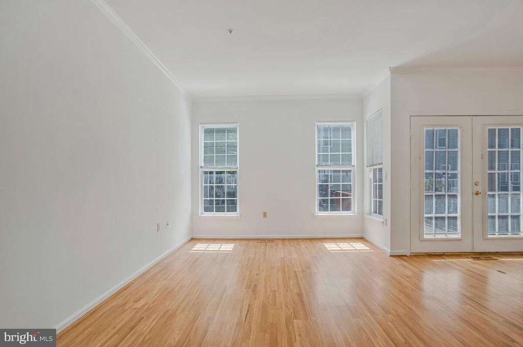 2412 SANDWICH COURT