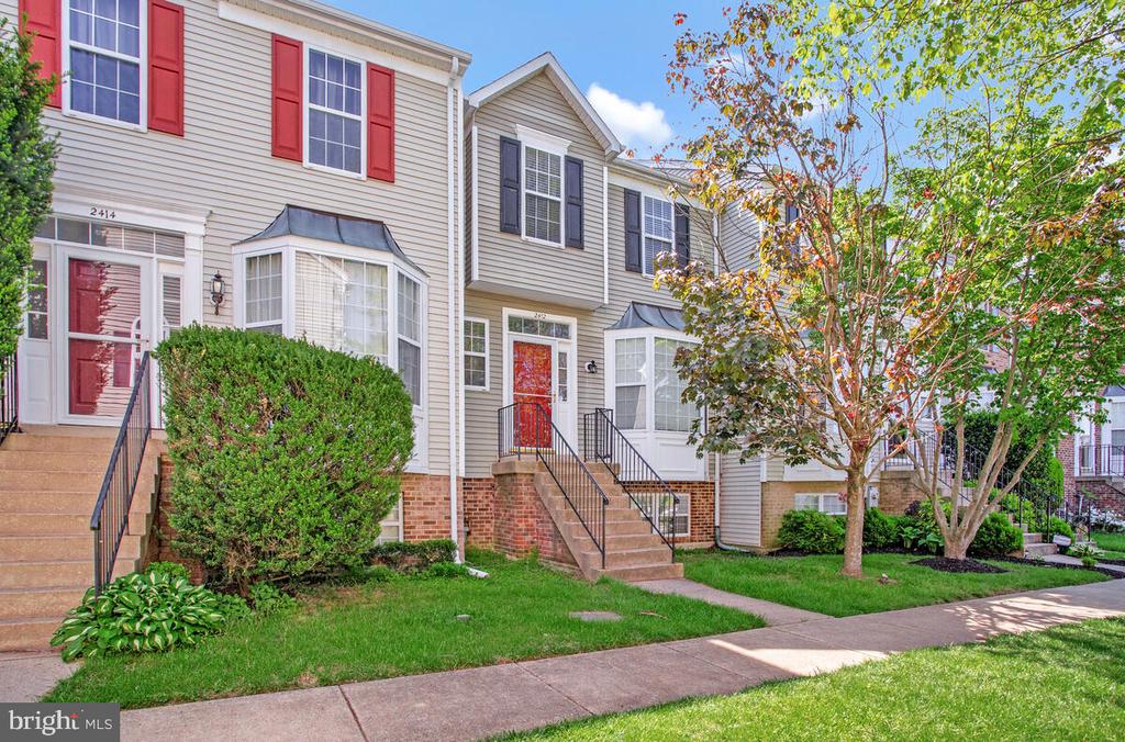 2412 SANDWICH COURT