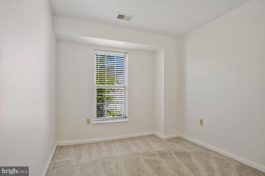 2412 SANDWICH COURT