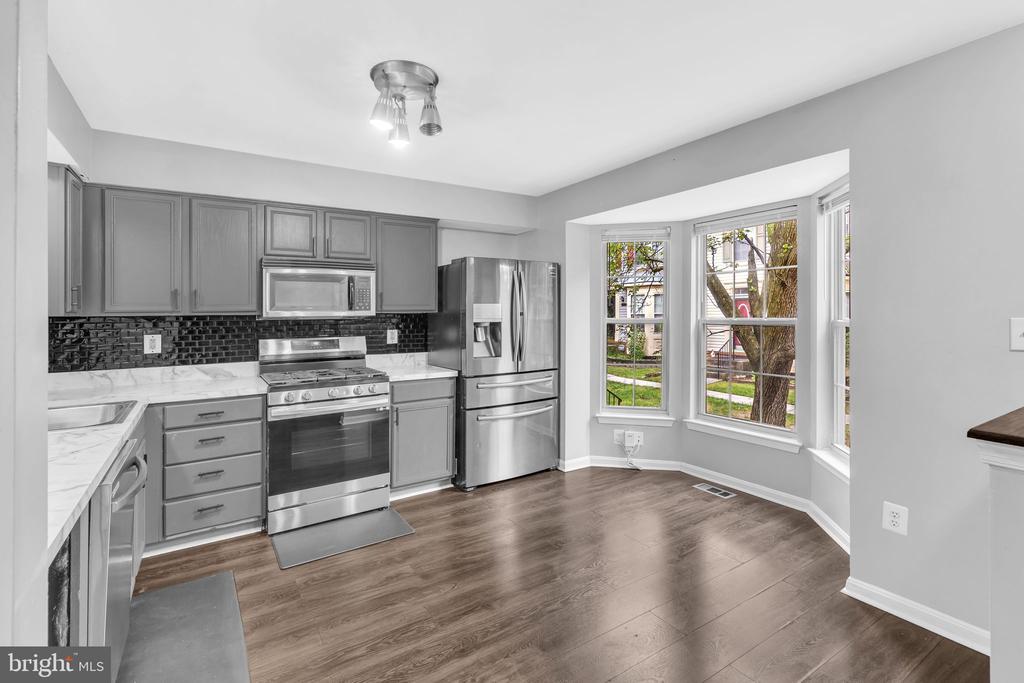 6611 BUSKIN LANE