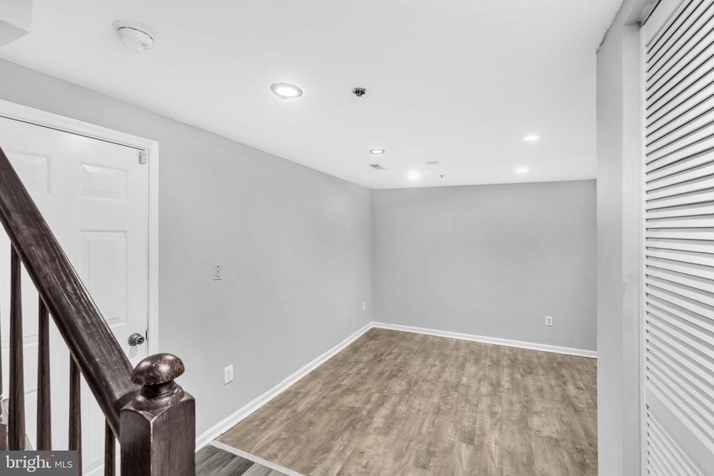 6611 BUSKIN LANE