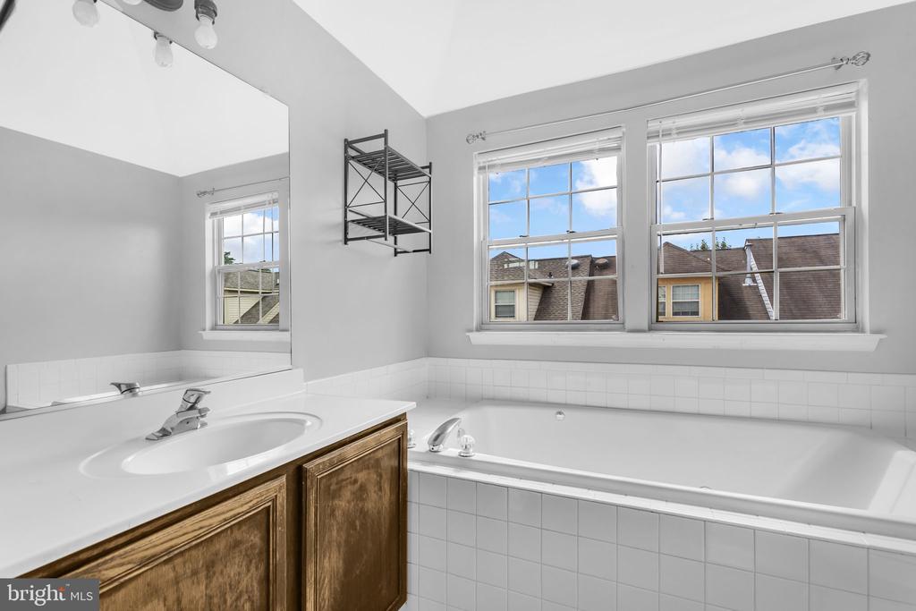 6611 BUSKIN LANE