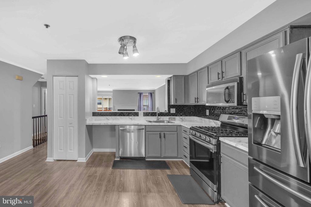 6611 BUSKIN LANE