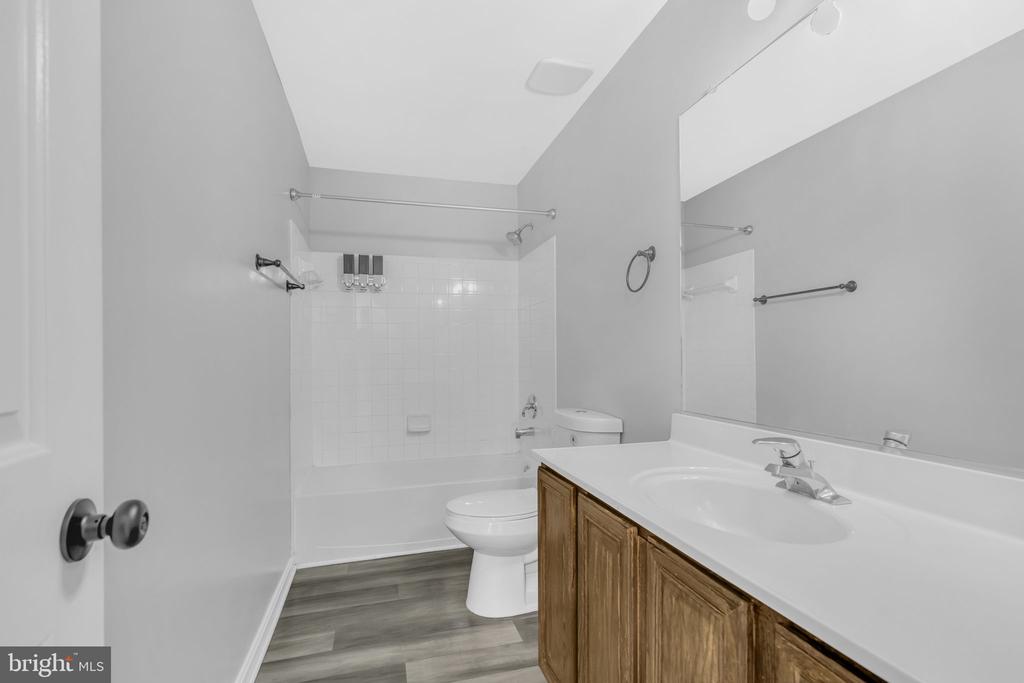 6611 BUSKIN LANE