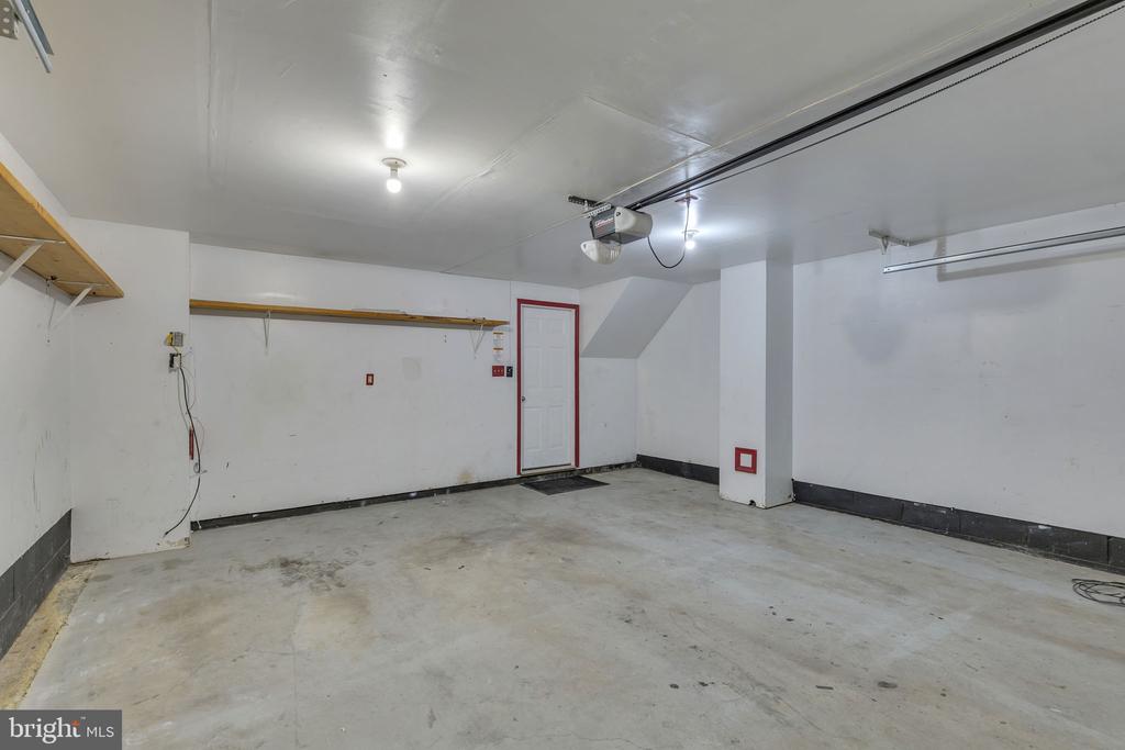 6611 BUSKIN LANE