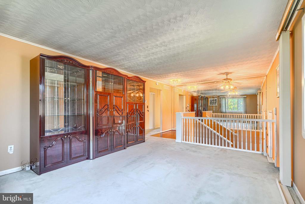 212 EVANS STREET