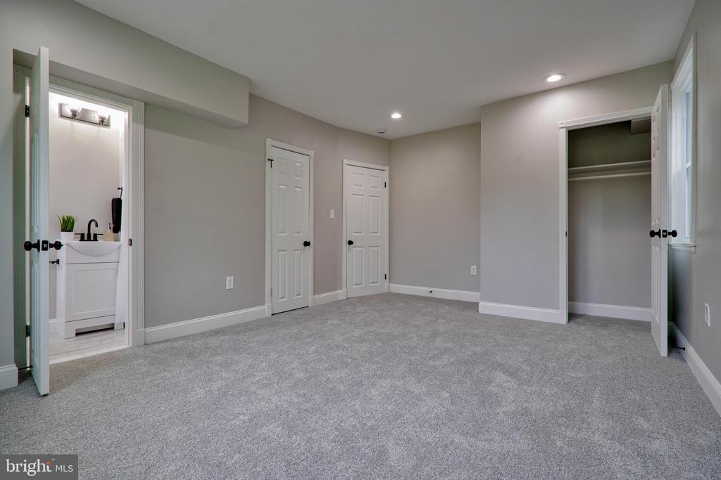 1509 Roundhill Rd
