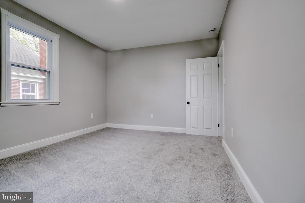1509 Roundhill Rd
