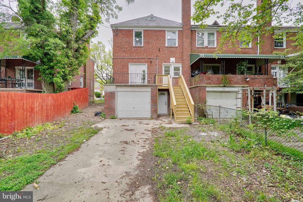 1509 Roundhill Rd