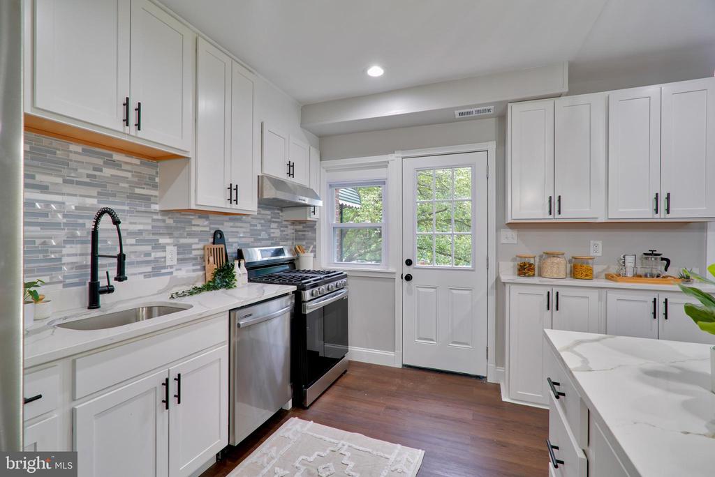1509 Roundhill Rd