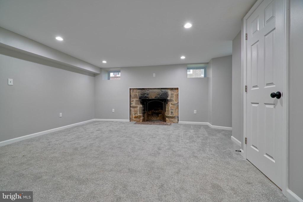 1509 Roundhill Rd