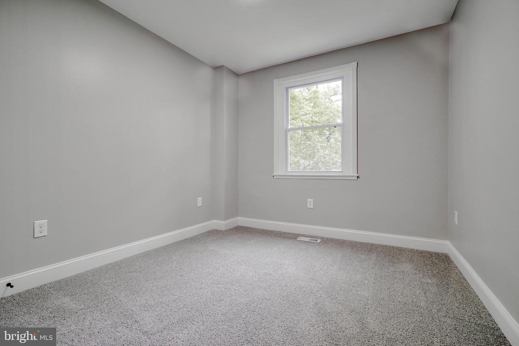 1509 Roundhill Rd