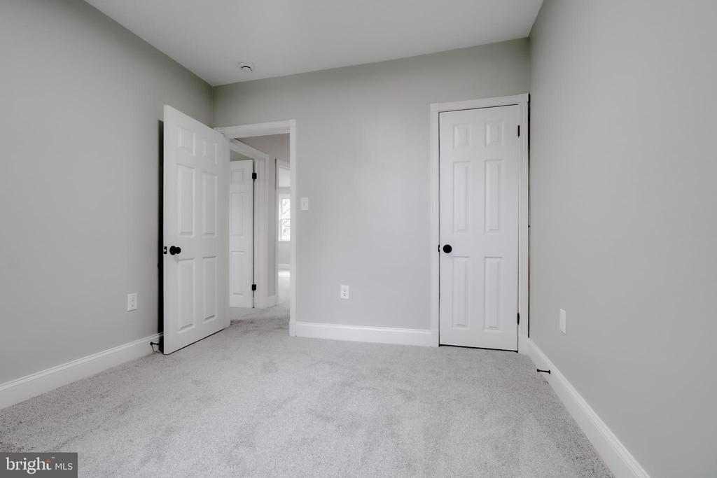 1509 Roundhill Rd
