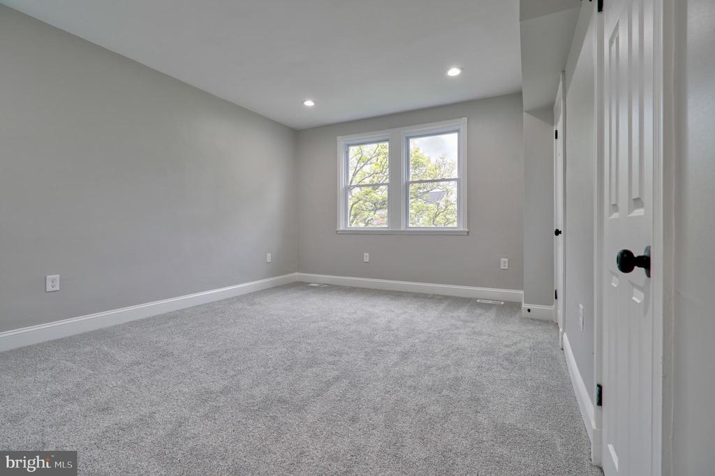 1509 Roundhill Rd