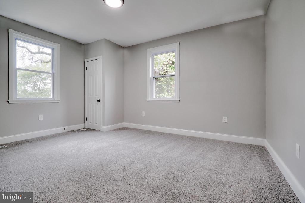 1509 Roundhill Rd