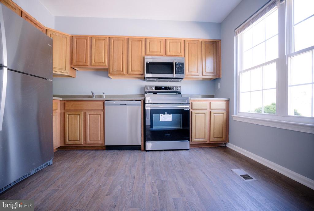 455 NICOLL AVE #1