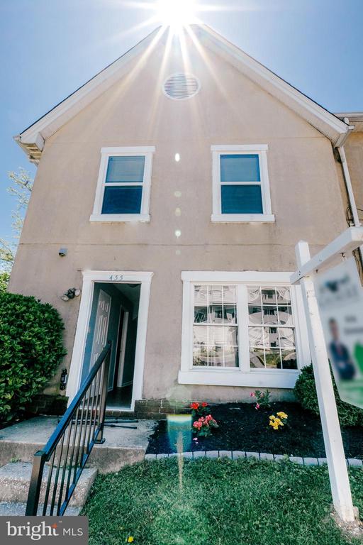 455 NICOLL AVE #1