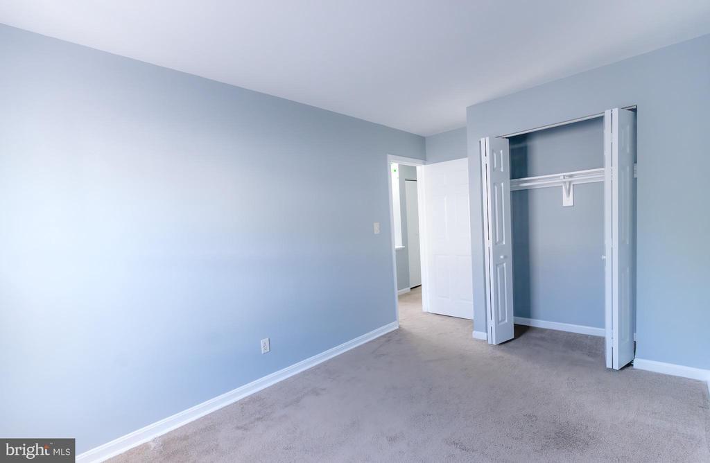 455 NICOLL AVE #1
