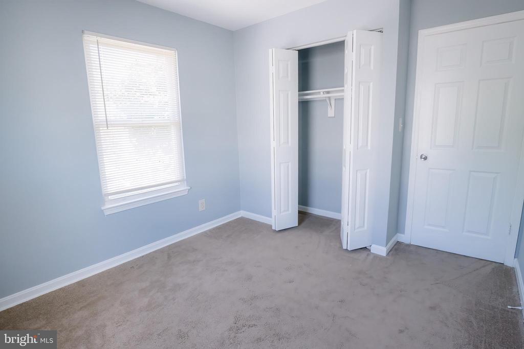 455 NICOLL AVE #1