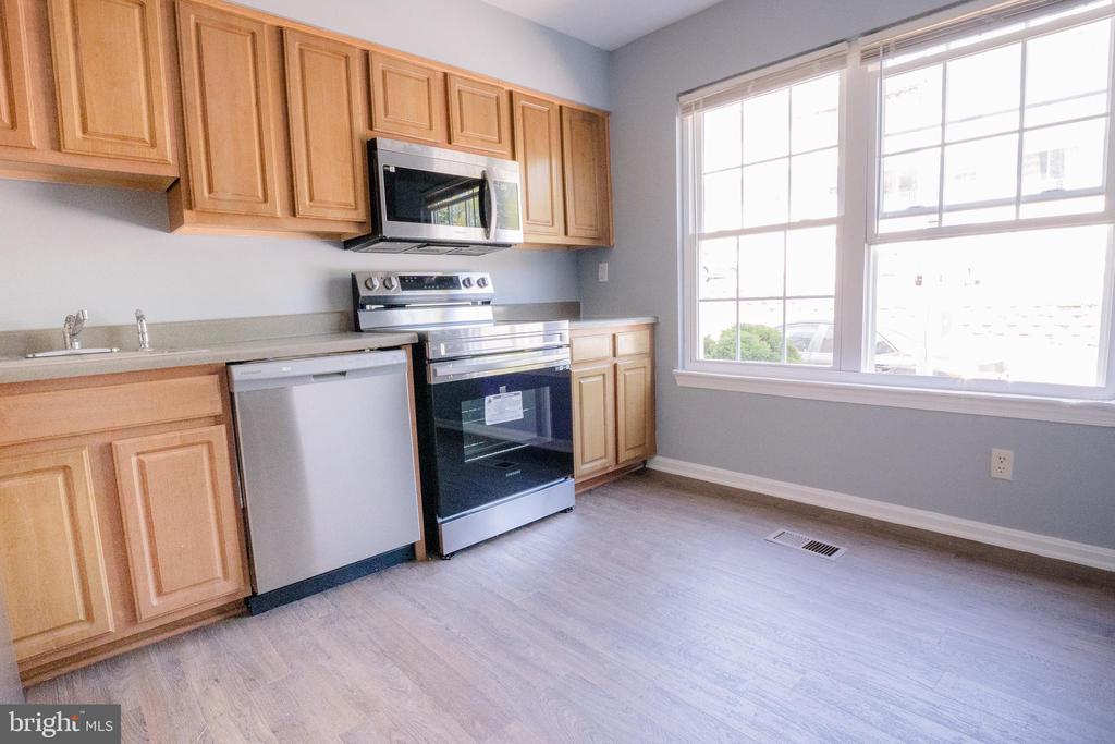 455 NICOLL AVE #1