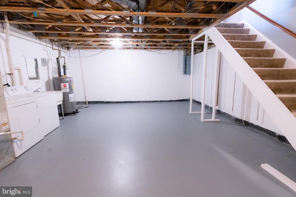 455 NICOLL AVE #1
