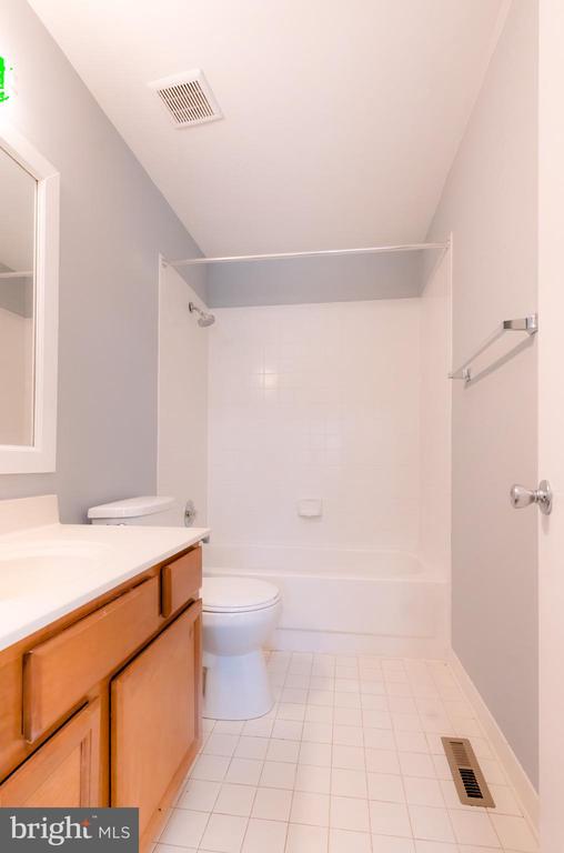 455 NICOLL AVE #1