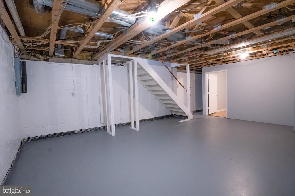 455 NICOLL AVE #1