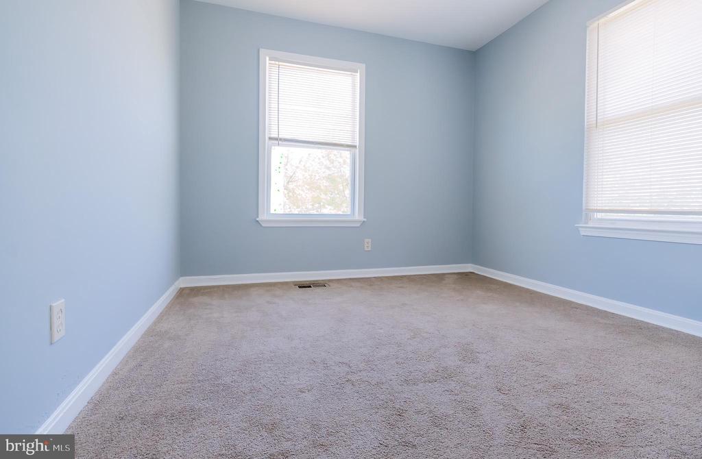 455 NICOLL AVE #1