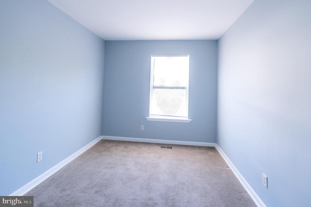 455 NICOLL AVE #1
