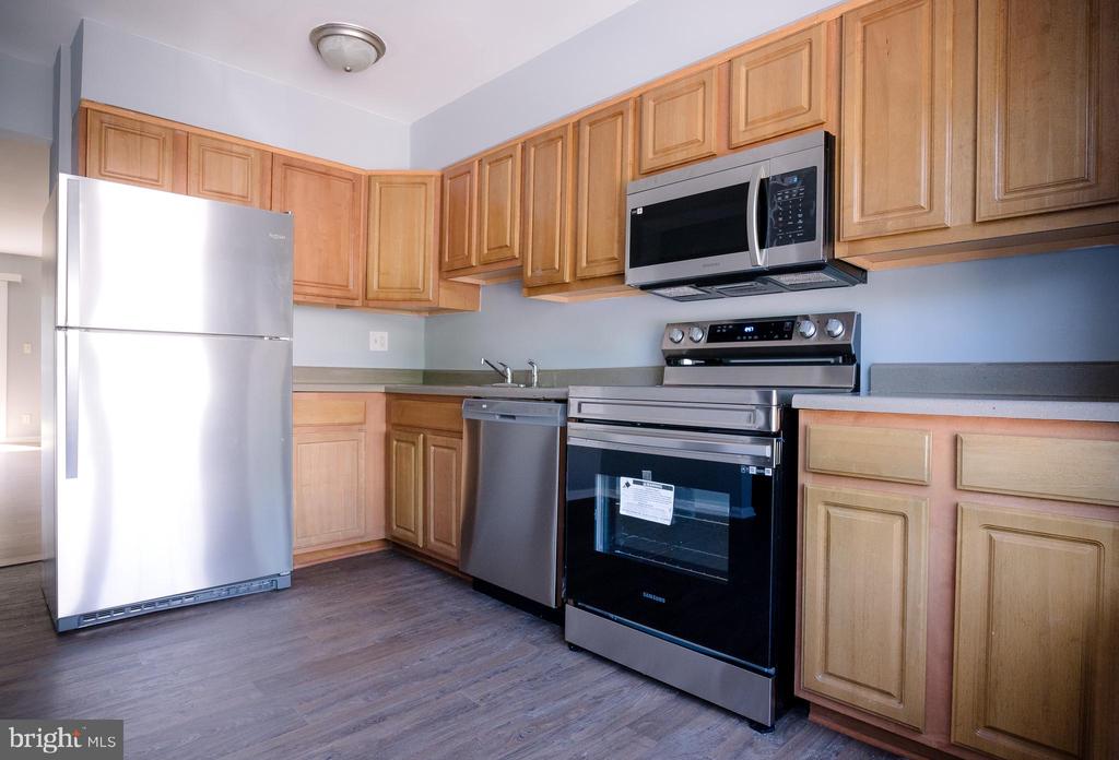 455 NICOLL AVE #1