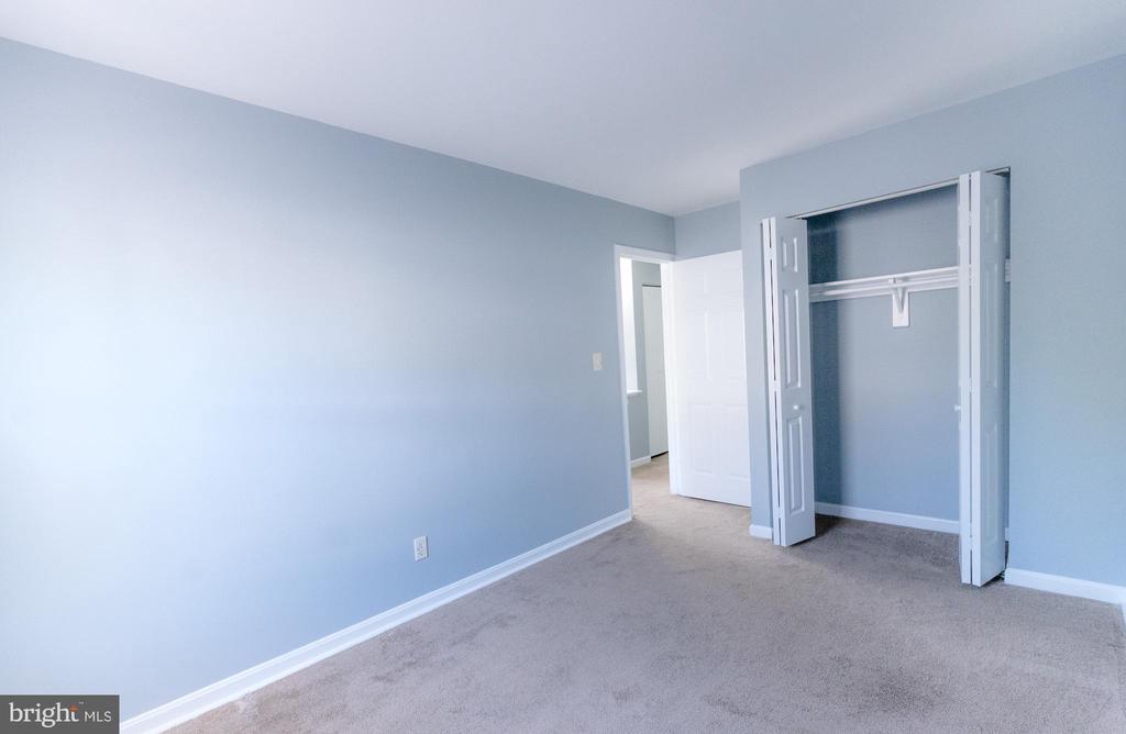 455 NICOLL AVE #1