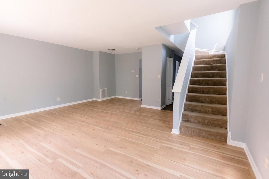 455 NICOLL AVE #1