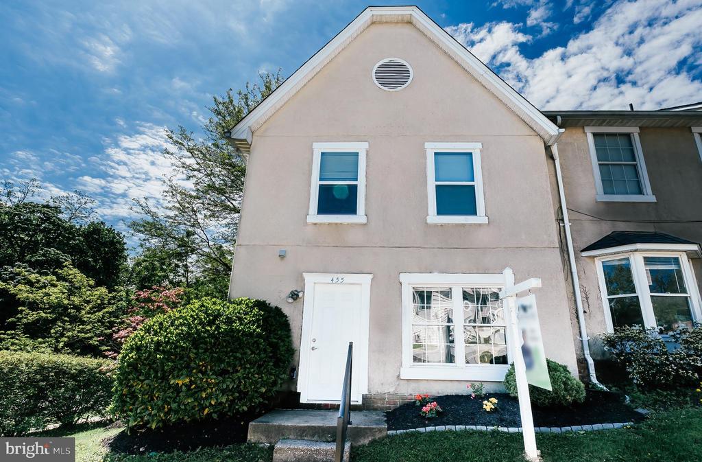 455 NICOLL AVE #1