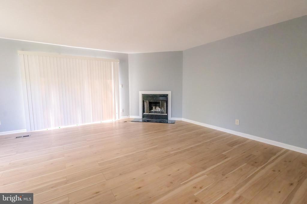 455 NICOLL AVE #1