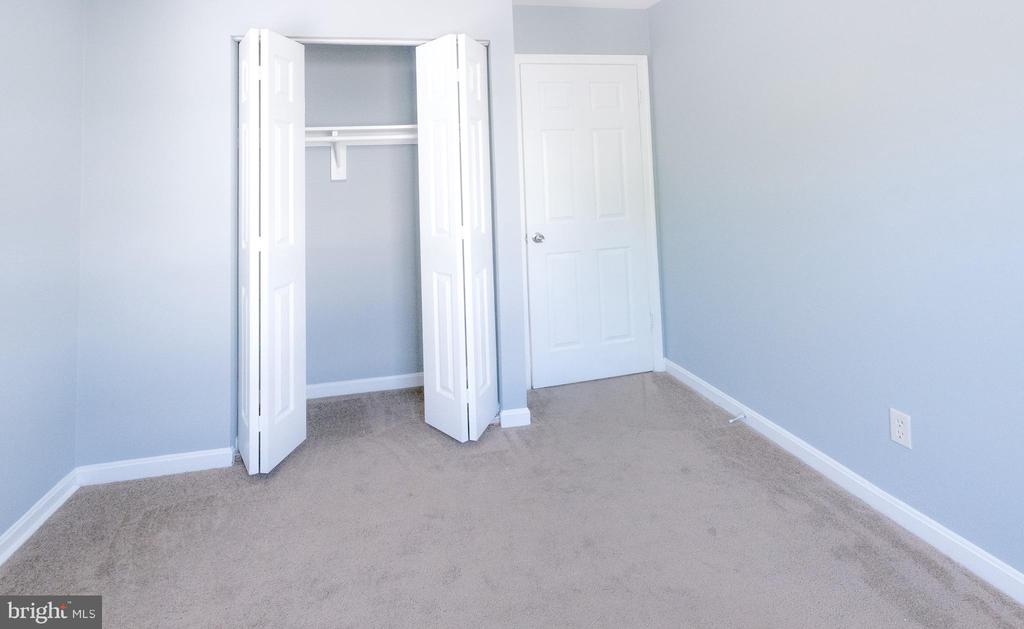 455 NICOLL AVE #1