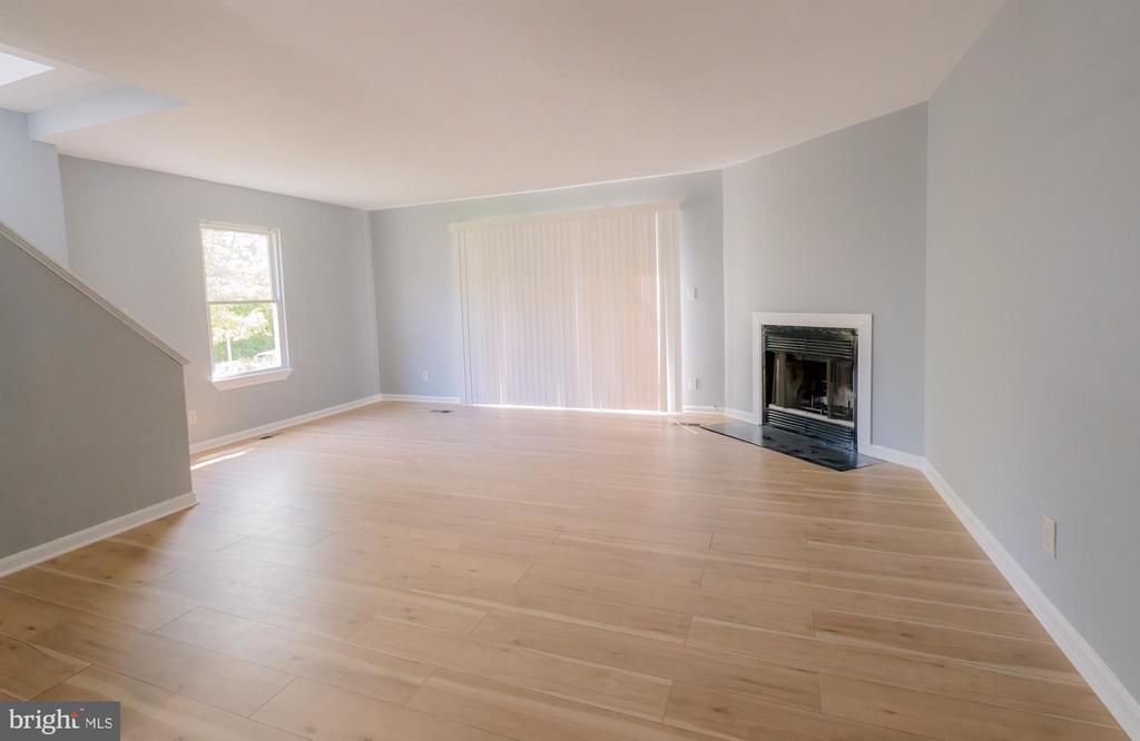 455 NICOLL AVE #1