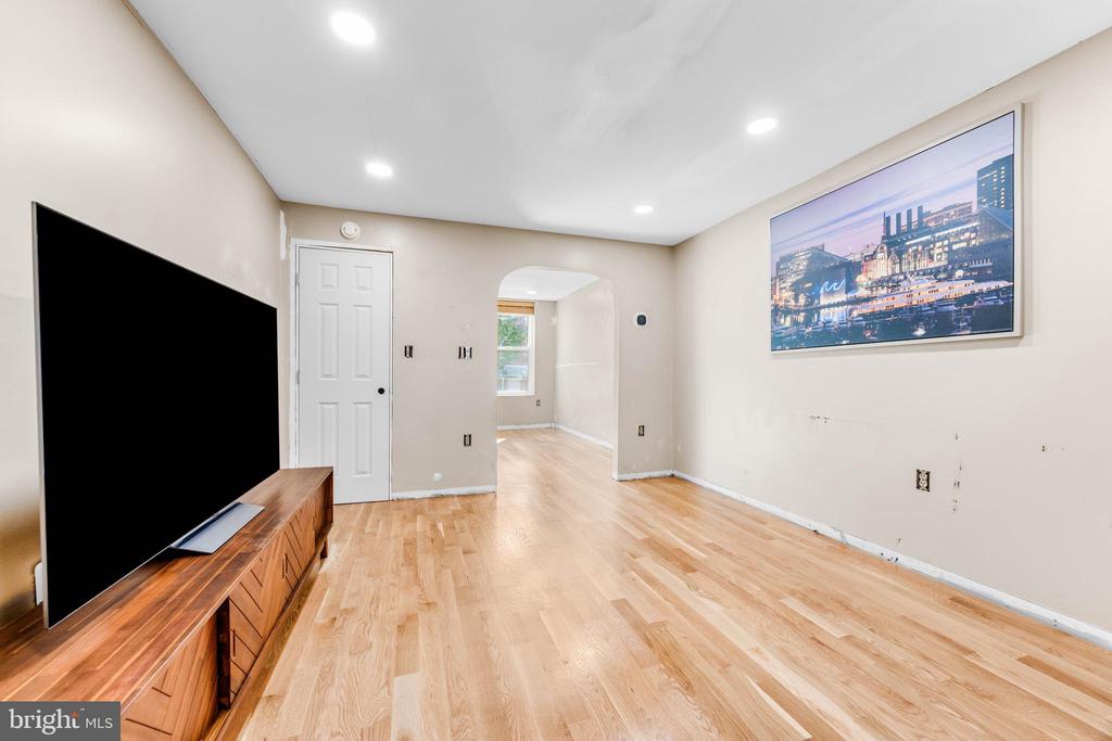 1938 E LOMBARD STREET E