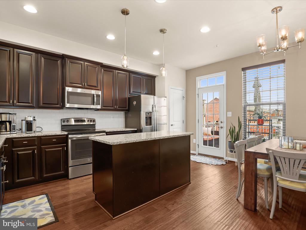 813 S MACON STREET