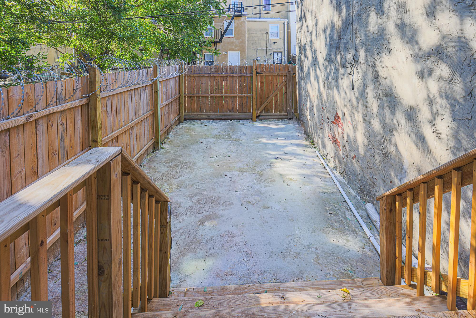 1318 N SPRING STREET