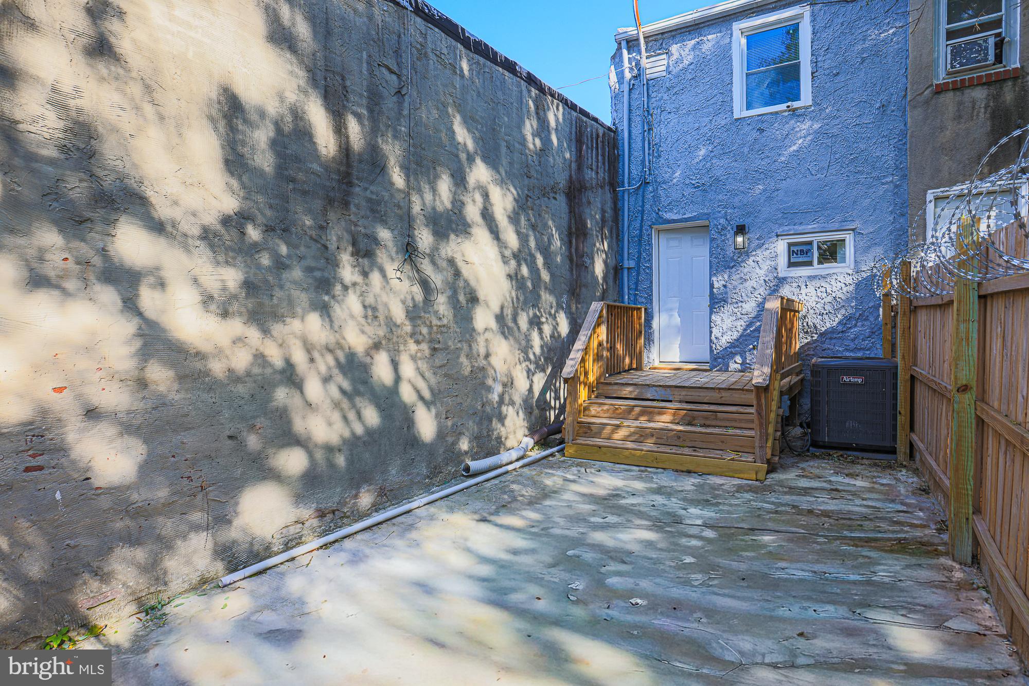 1318 N SPRING STREET