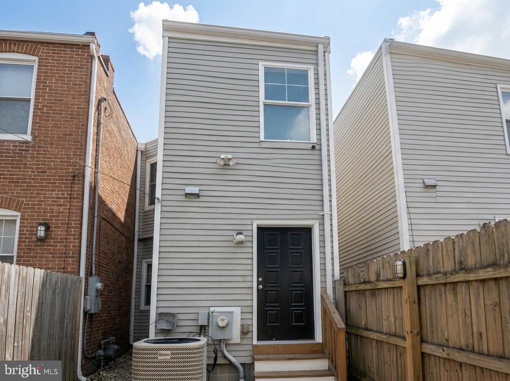 2410 E FAYETTE STREET