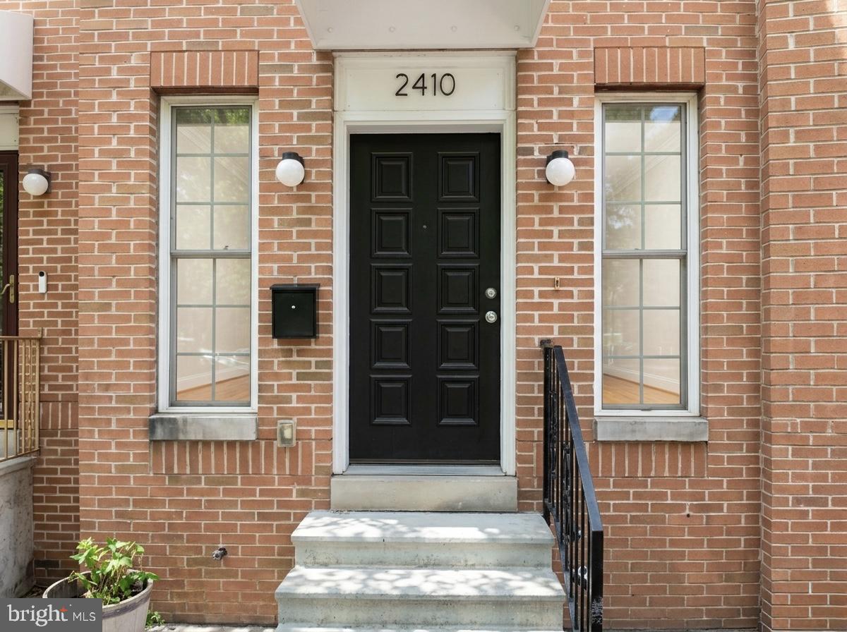 2410 E FAYETTE STREET
