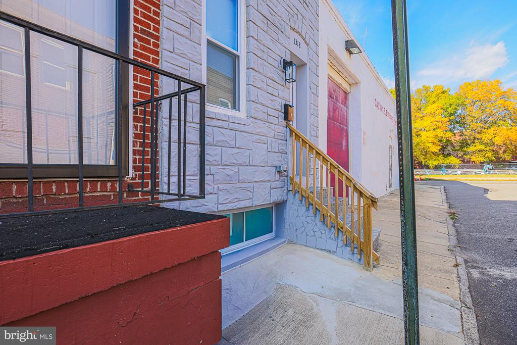 1318 N SPRING STREET