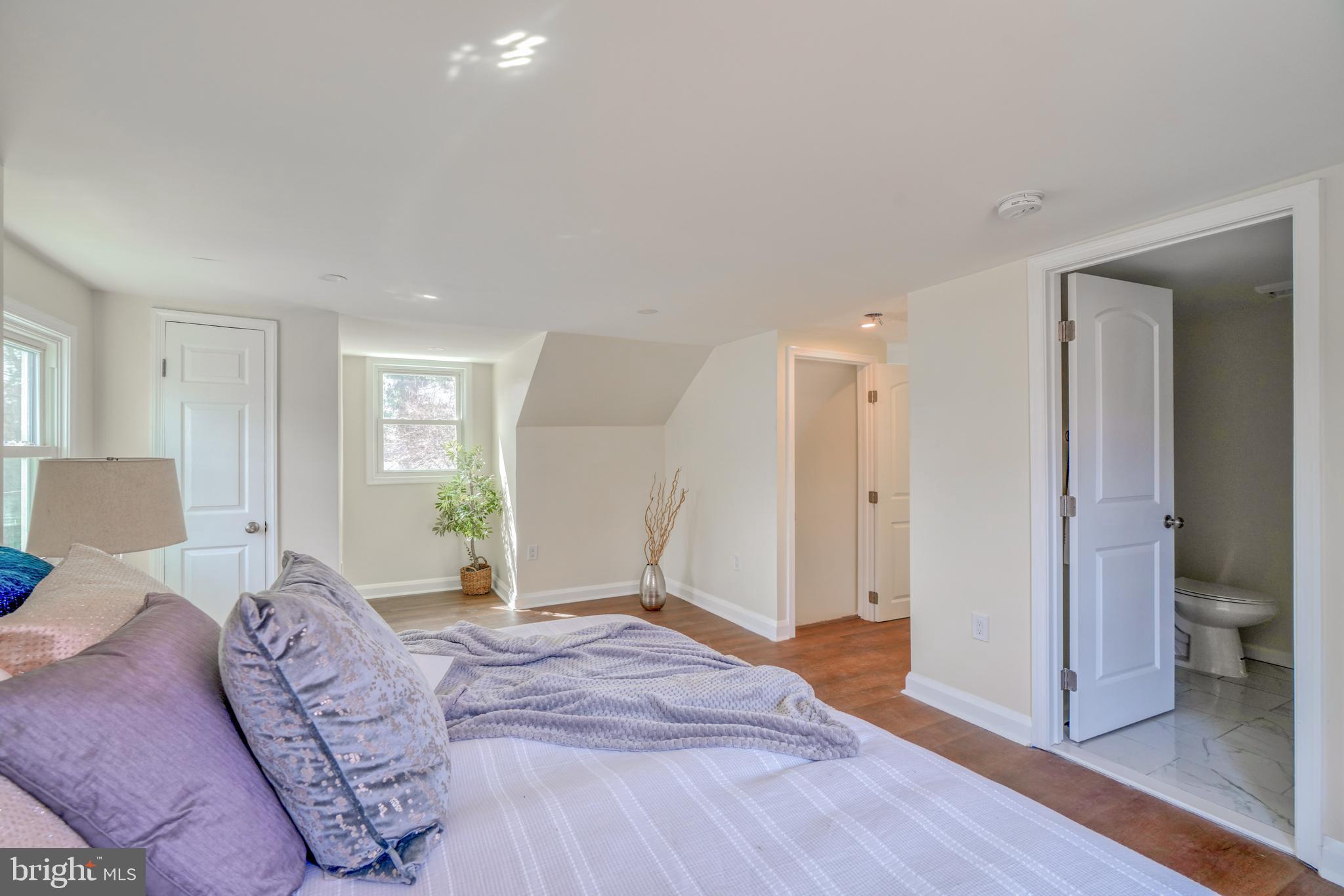 1016 Saint Albans Rd