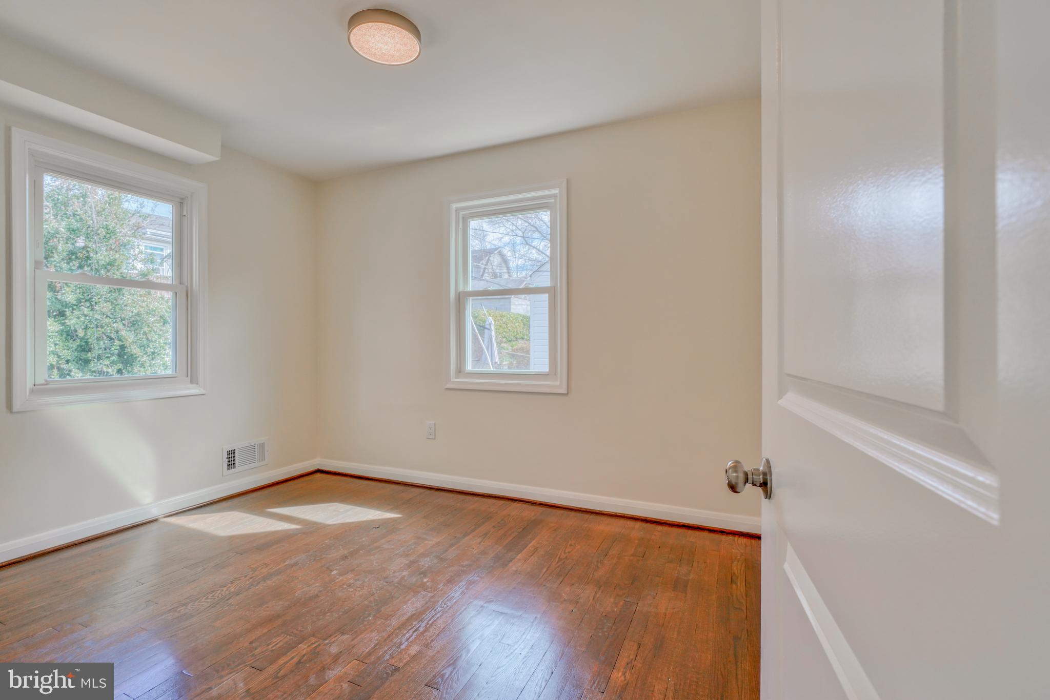 1016 Saint Albans Rd