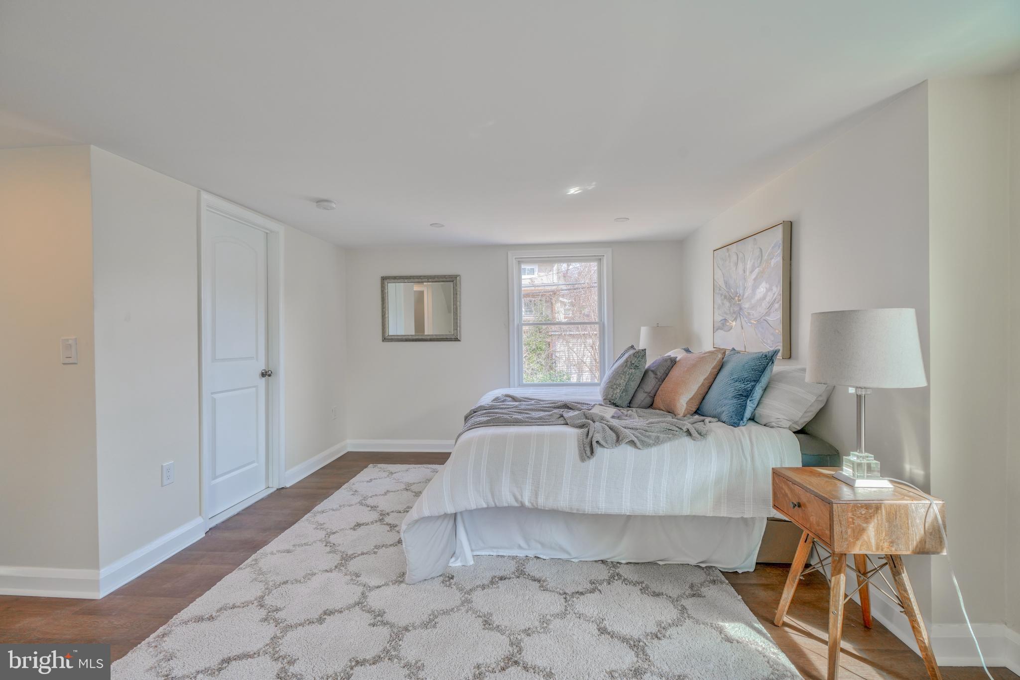 1016 Saint Albans Rd
